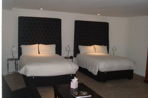 Image of the Birmingham North Barons Court Hotel in England