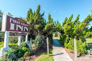 Image of the First Colony Inn in North