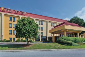 Image of the La Quinta Inn & Suites by Wyndham Charleston Riverview in South