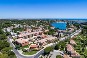 Image of the Lakeside Country Club in Portugal