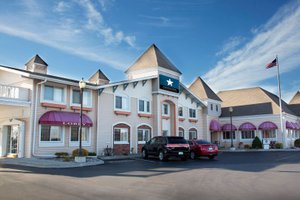 Image of the Magnuson Grand Pioneer Inn and Suites in Michigan