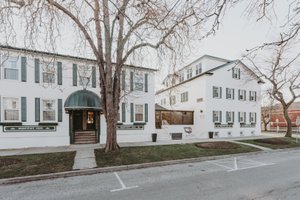 Image of the Moffat Inn in Canada