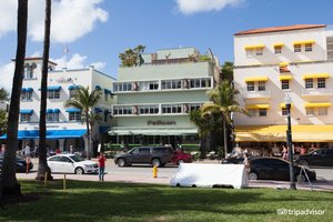 Image of the Pelican Hotel in Florida