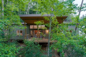 Image of the Pilot Cove : Forest Lodging in North