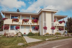 Image of the Pioneer Inn in Alaska