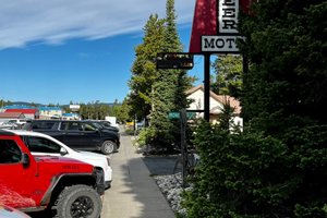 Image of the Pioneer Motel in Montana
