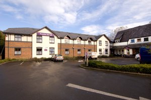 Image of the Premier Inn Stockport South hotel in England