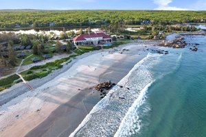 Image of the White Point Beach Resort in Canada